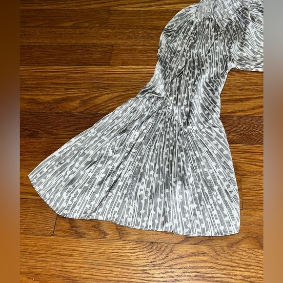 Halston Heritage bell sleeve blouse sz small medium gray white lightweight boho - Picture 8 of 10